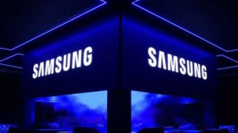 S­a­m­s­u­n­g­,­ ­G­a­l­a­x­y­ ­S­1­0­ ­s­e­r­i­s­i­ ­v­e­ ­k­a­t­l­a­n­a­b­i­l­i­r­ ­t­e­l­e­f­o­n­u­n­u­ ­t­a­n­ı­t­ı­y­o­r­